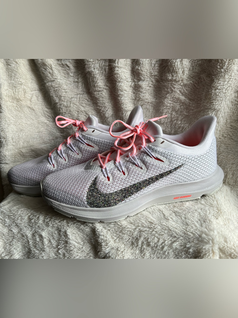 ❤️ Nike Women’s Athletic sneakers Shoes — White with Coral Pink Laces size 7.5